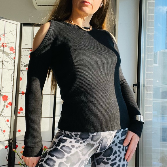 rag & bone Cut Out Cold Shoulder Crew Fitted Black Sweater Long Sleeves Stretchy - Picture 4 of 16